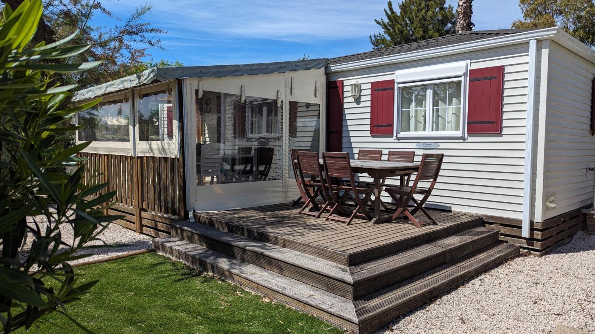 Mobil A 200m De La Mer Au Camping Des Pins Maritimes Campingplatz
